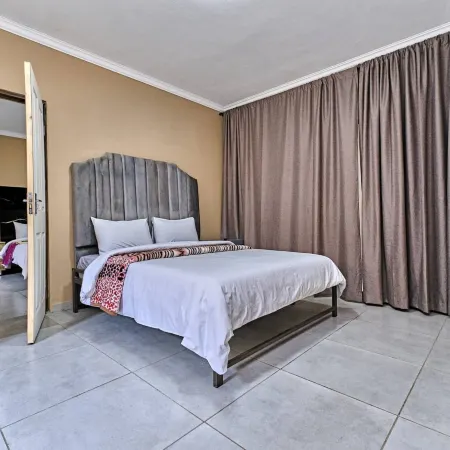 45 On Westmoreland Luxury Guest House Отели рядом с достопримечательностью «Здание Карлтон-центр»
