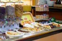 FH Confort Hotel Orléans Co'Met - Desayuno