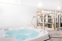 Holiday Inn MAIDSTONE - SEVENOAKS by IHG - Hot Tub