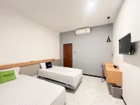 Urbanview Syariah Jackson Living near Stasiun Malang