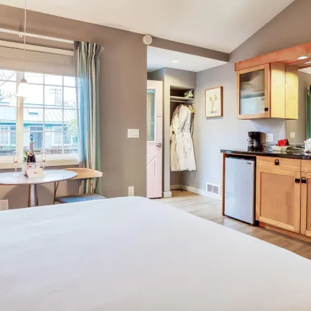 Inn at Haystack Rock