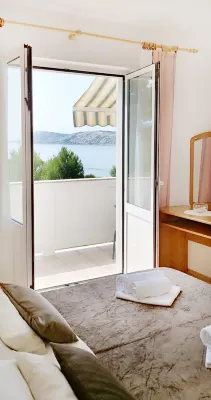 Cozy seafront flat on the Island of Rab