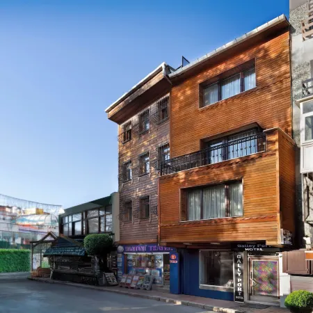 Galley Port Hotel Отели рядом с достопримечательностью «Дворец Топкапи Паладже»