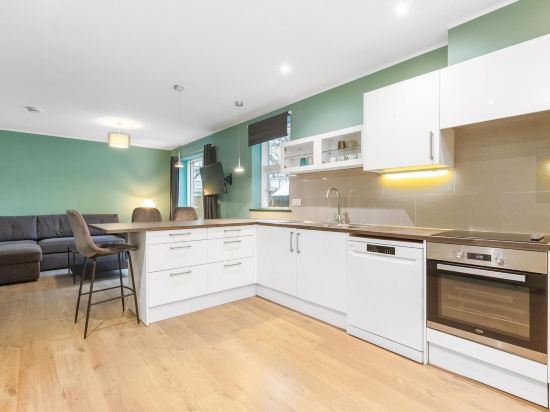 Spacious 2-Bed Flat with Outdoor Patio