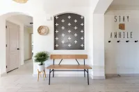 Flower Street House: Pool, Spa, Golf! - Homestays