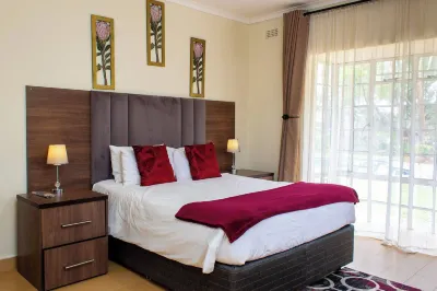 Luxurious Private Villa With Pool Near Sam Levy's Village Hotels in 