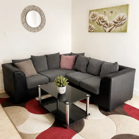 Twin single bedroom perfect for contractors and football fans
