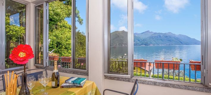Nobiallo Fronte Lago Hotele w: Menaggio