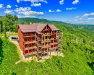 Skyline Splendor: Luxe Retreat with Breathtaking Views over Downtown Gatlinburg Hotels in 