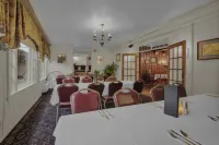 Lamies Inn & the Old Salt Tavern