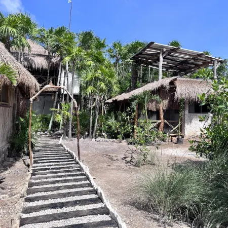 Yaxchen Tulum Cabañas & Cenote
