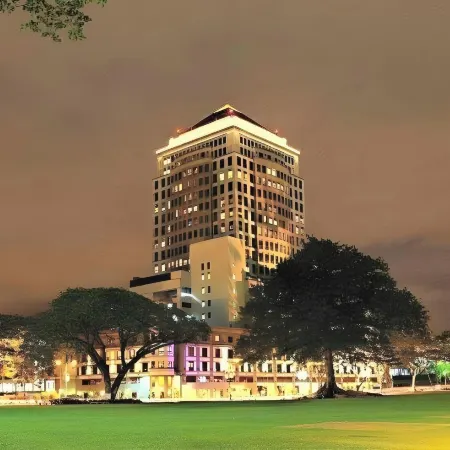 Merdeka Palace Hotel & Suites Отели рядом с достопримечательностью «Исламский музей»
