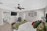 Roaring Fireplace Family Basecamp Midland Tx 4 Bedroom Home - balcony