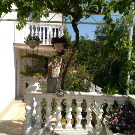 New and Completely Renovated Apartment 5-1