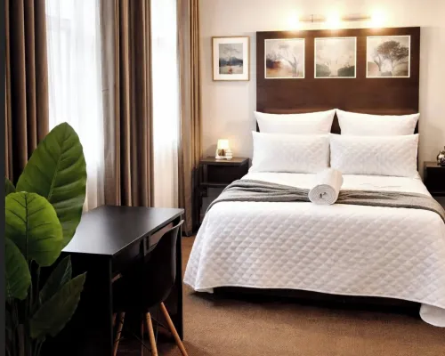 Mapungubwe's Diamond Hotel Hotels near Joubert Park