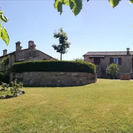 Charming Holiday Home with Swimming Pool, Siena Tuscany, wi-fi, Pets Allowed