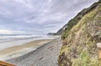 Yachats Gem w/ Private Beach Access, Views - Pet friendly