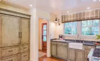 Highlands Lakefront Home 2 minutes from downtown! - 4성급