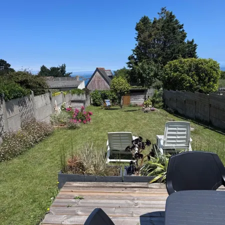 TY Louis  for 4 Persons above Loguivy Harbour and Beach