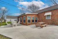 1 Mi to Dtwn Tiffin! Brick Bungalow w/ Patio, Yard - 2 étoiles