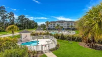 Myrtlewood 3Br Retreat - Pet-Friendly, Heated Pool, Balcony & Sleeps 8 - Boutique