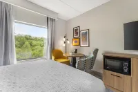 Hampton Inn & Suites Pittsburgh-Meadow Lands - 2-Star