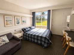 Peninsula Motor Inn