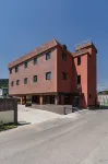 Hotel Monosaejae - 2-Star