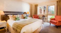 Careys Manor Hotel & SenSpa - parking