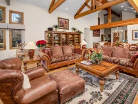 4BD Private Arrowhead Home on Golf Course - Boutique