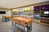Home2 Suites by Hilton Frankfort - Bãi đậu xe