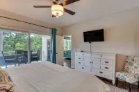 Lake Keowee Resort Condo w/ Fantastic View - balcony