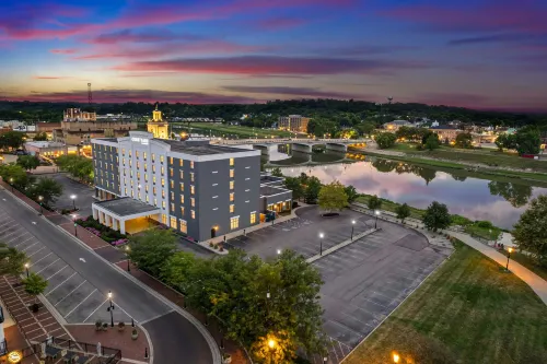 Courtyard Hamilton - 3-Star