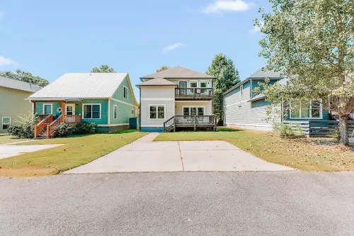 Spacious 4Br Home I 5 Min to Downtown Athens I Sleeps 8+ - 4-Star