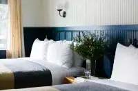 Anvil Hotel - Motels