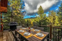 LOG CABIN w/Mtn View, Hot Tub, & Fireplace! - Chalets