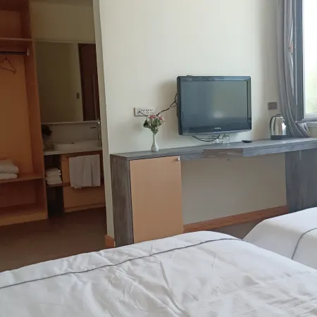 Jiayin Wangjianglou Hotel (Jiangbian Square)