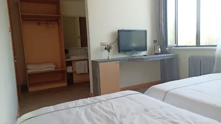 Jiayin Wangjianglou Hotel (Jiangbian Square)