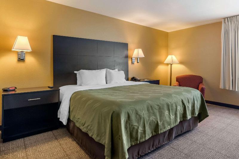 Quality Inn & Suites Lenexa Kansas City