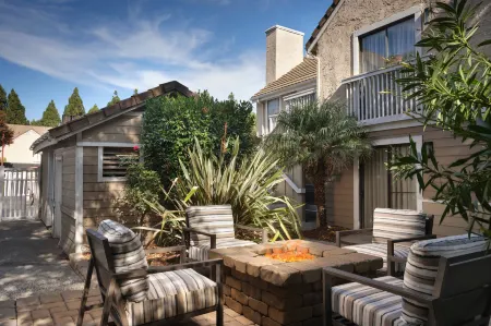 Residence Inn Sunnyvale Silicon Valley II Отели рядом с достопримечательностью «Amazon Lab126»