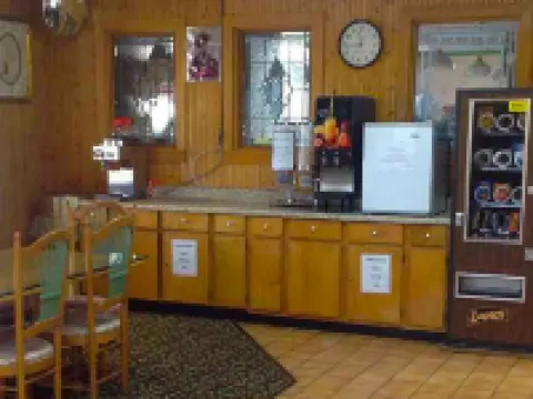 Super Inn & Suites by OYO Milledgeville Hotels in Baldwin County