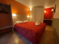 Classic Hôtel - Fontenay-Trésigny Hotels in Les Chapelles-Bourbon