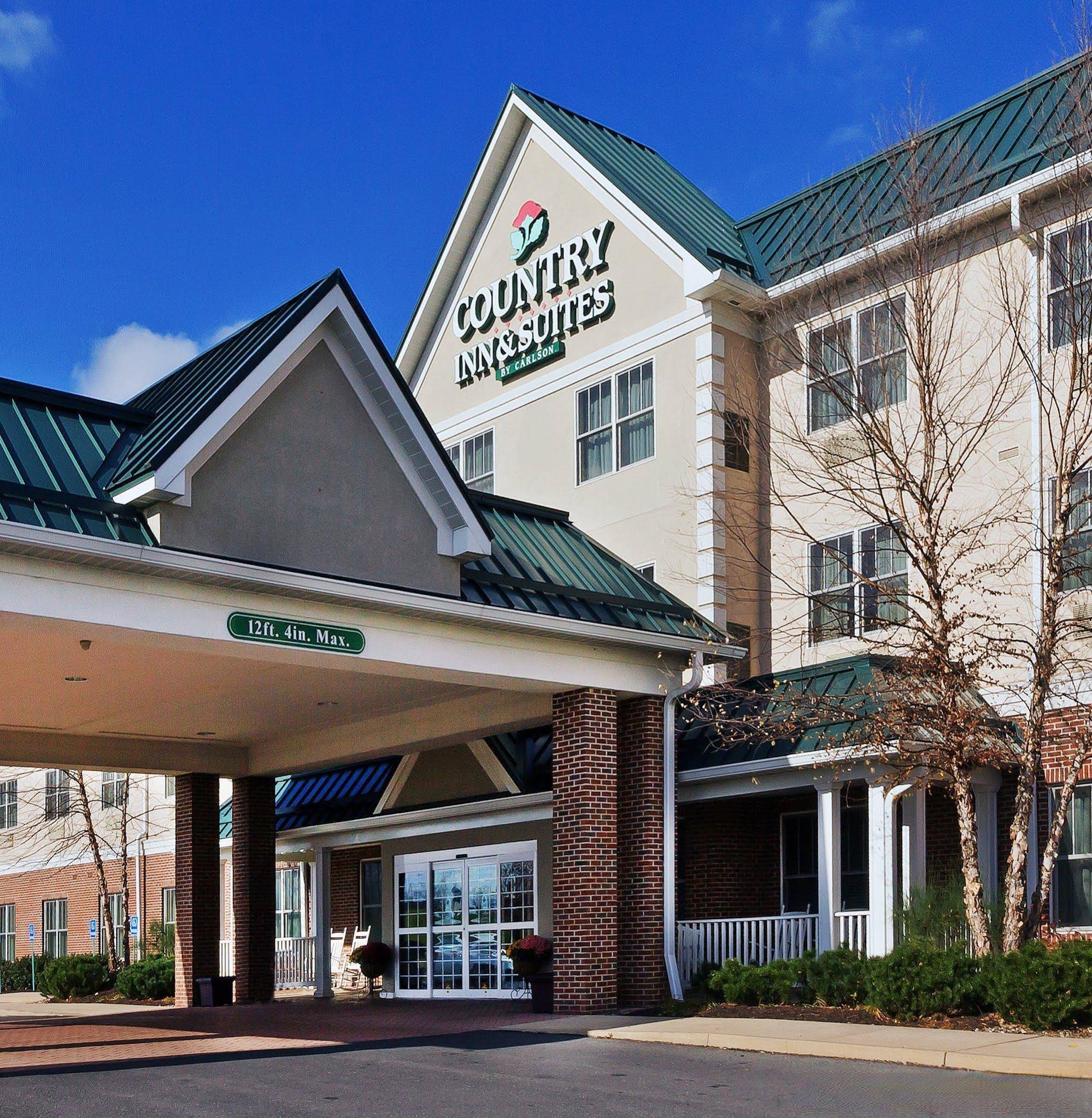 Country Inn & Suites by Radisson, Lewisburg, PA