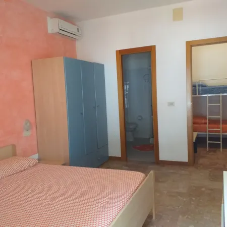 Spacious Double Room a Stone Throw from the Sea