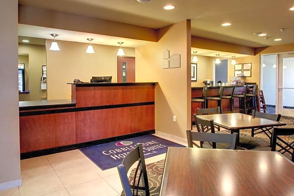 Cobblestone Hotel & Suites - Newton