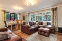 Hazelglade Cottage - Hot Tub, Games Room, Pet Friendly Hotels in Saundersfoot