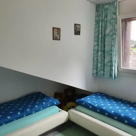 Two-Bedroom Apartment for 4-5 Guests with Lake and Mountain Views