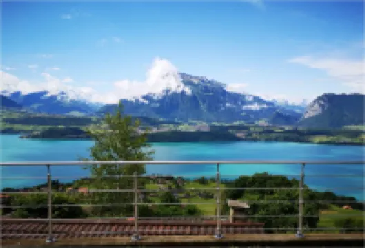 Chalet with Panoramic Views of the Mountains of the Oberland and Lake Thun 錫格里斯維爾住宿飯店