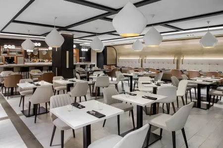 Four Points by Sheraton Flushing Отели рядом с достопримечательностью «Free Synagogue of Flushing»