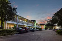 HomeTowne Studios Dallas - North Addison/ Tollway